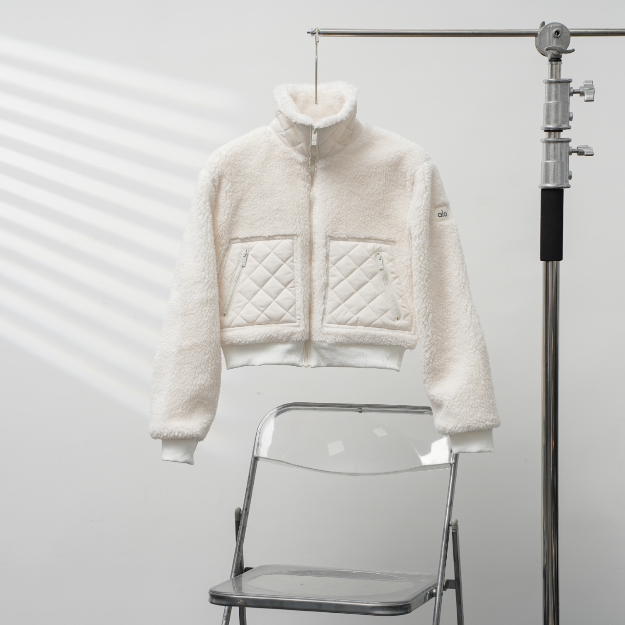 Factory direct supply 300alo yoga丨ALO Kim Ji-soo's same velvet stand-collar jacket color: white