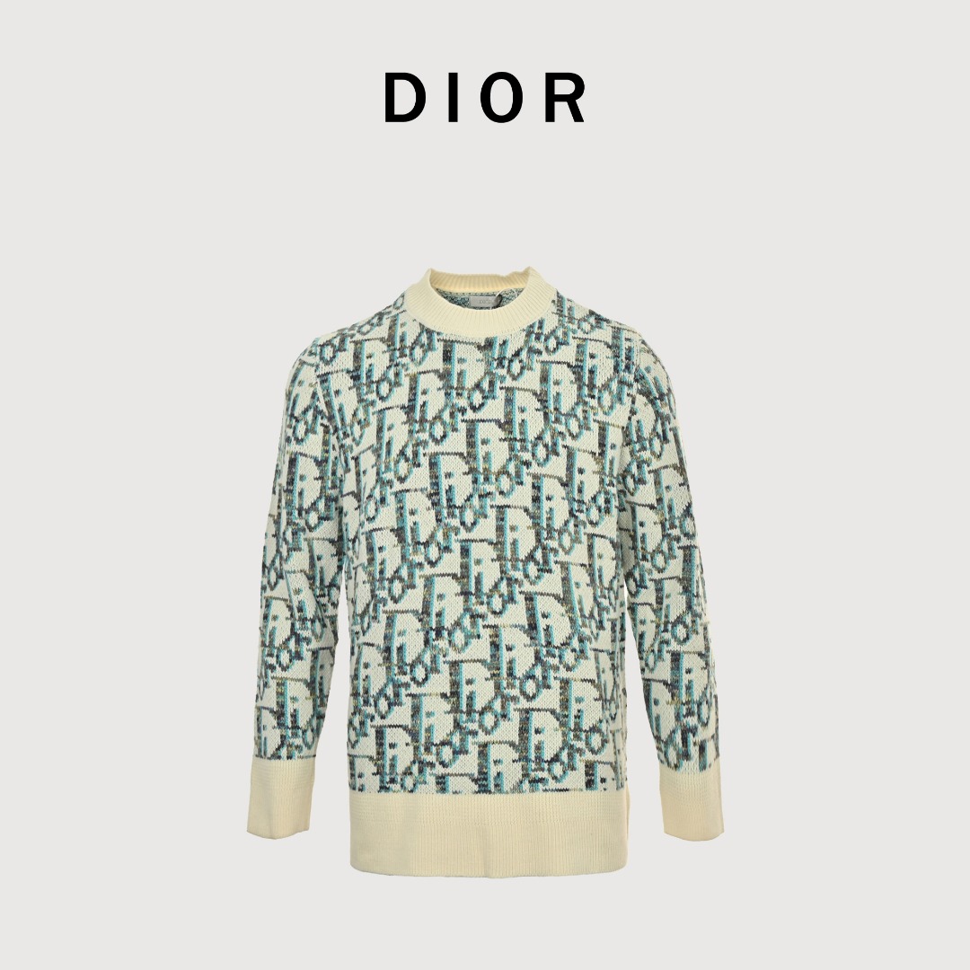 Local pickup 380 Dior/DiorHigh version of 25ss full-print jacquard round-neck sweater, purchased from the national special company for 14,000 ZP operation. The yarn is made of custom-dyed beige, blue, brown, and yellow yarns. 100% wool yarn is twisted into strands. The imported 7-needle jacquard craft yarn is clear and textured. There are obvious wool fibers on the surface. The special hemless design perfectly matches the macaron color upper body. The jacquard is all over the body. Every letter is in position to distinguish the wrong version on the market.It embodies a sense of high-end while still being sweet and super white. The version is loose and has a lazy style while modifying the body shape. It can cover the flesh without looking bloated.